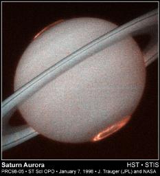Saturne vue dans l'UV (150 nm) par la caméra STIS à bord du télescope spatial (...)