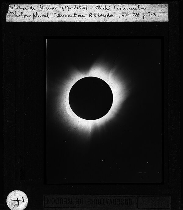 Figure 1 : Cliché de l'éclipse solaire du 29 mai 1919, plaque de verre&nbsp;(...)